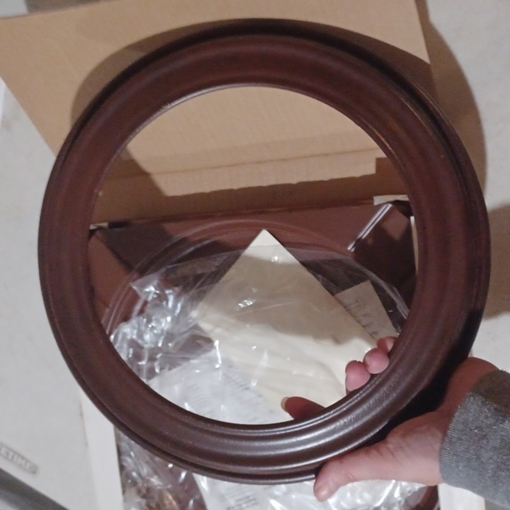 New Van Hygan & Smythe wooden circle plate frame hangers
